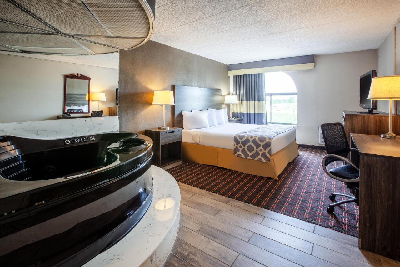 Мотель Baymont By Wyndham Northwood Экстерьер фото